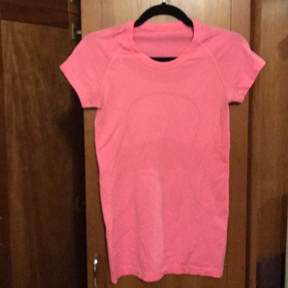 Lululemon swiftly tech shirt size 6